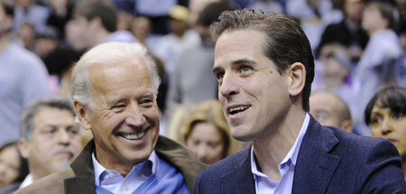 Selbstsüchtige Interessen: Joseph Biden (l.) und Sohn Hunter bes...