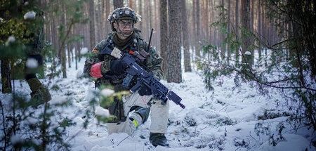 Dieser Bundeswehr-Soldat demonstriert in Litauen seine Kriegstüc...