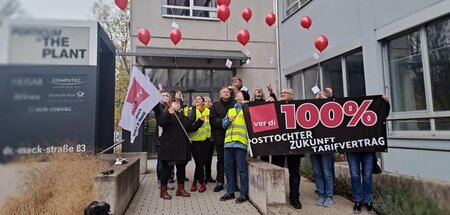 Mittagspausenaktion von Verdi vor dem Sitz der Tochterfirma in F...