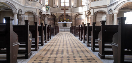 War schon voller: Altarraum der Zionskirche in Berlin-Prenzlauer...