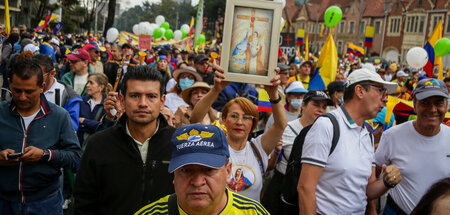 Kolumbiens rechte Regierungsgegner protestieren gegen die Reform...