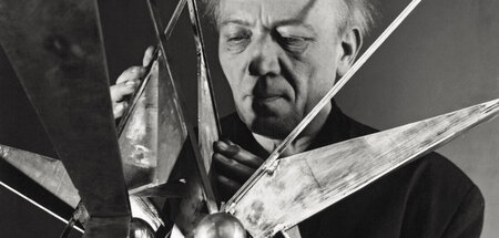 Der Zeichner und Bildhauer Hans Uhlmann (27.11.1900–28.10.1975)
