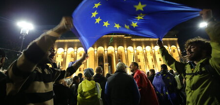 In die EU wollen in Georgien Regierung wie Opposition– ohne oder...