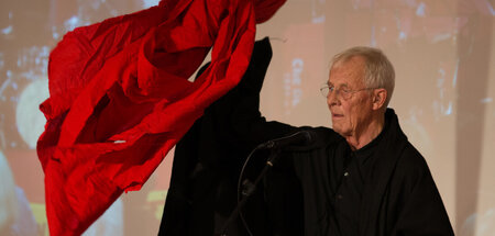 Schauspieler Rolf Becker auf der 25. Rosa-Luxemburg-Konferenz (1...