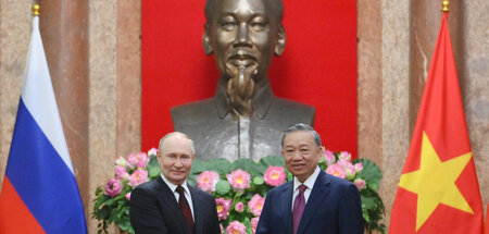 Lange gemeinsame Geschichte: Putin und To Lam in Hanoi am Donner...