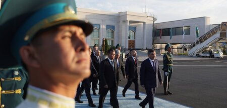 Kasachstans Premierminister heißt den russischen Präsidenten Wla...