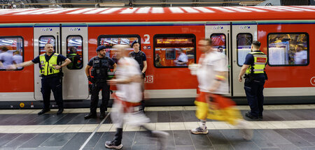 Bahn_waehrend_der_EM_82651303.jpg