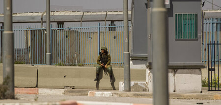 Ständig präsent: Israelische Soldatin am Kalandia Checkpoint zwi...
