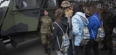 Was wirklich zählt? Schülerinnen beim »Girls Day« im Bundesverte...