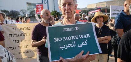 Aktivisten der israelischen »Combatants for Peace« protestieren ...