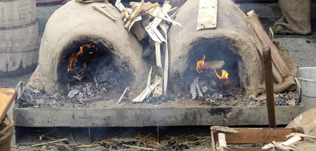 Bis heute sind Holzöfen zum Backen von Brot oder Pizzen unübertr...