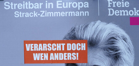 Ergänzende Worte auf einem FDP-Wahlplakat im EU-Wahlkampf