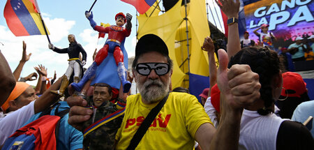 VENEZUELA-ELECTION-MADURO-S-SUPPORTERS.JPG