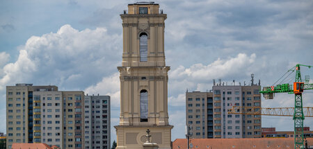 Wieder auf neu gemacht: Der Turm der Potsdamer Garnisonkirche, S...