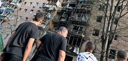 Zerstörtes Wohnhaus in Kursk am Sonntag