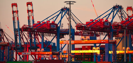 Containerterminal_83139419.jpg