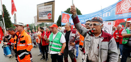 Protest von Stahlarbeitern von ThyssenKrupp vor der Villa Hügel ...