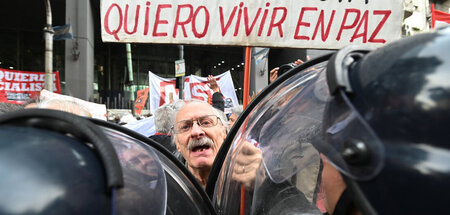 »Ich möchte in Frieden leben« – Demonstration gegen Mileis Veto ...