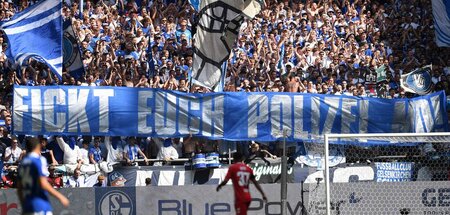 Rebellische Kurve auf Schalke mit massentauglichem Ausruf (Gelse...