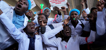 Ärzteprotest in Nairobi für bessere Arbeitsbedingungen und Bezah...