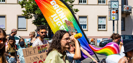 Laufen mit: Buntes Banner der Grünen Jugend auf der Parade zum C...