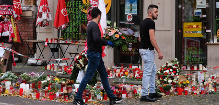 Blumen für die Opfer des faschistischen Terrors (Halle, 13.10.20...