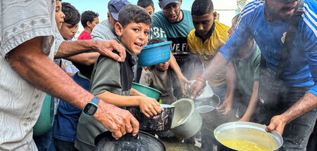 Gedränge um das Wenige, was noch im Norden des Gazastreifens erh...