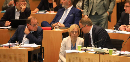 Katja Wolf (BSW) und Mario Voigt (CDU) im Thüringer Landtag (Erf...