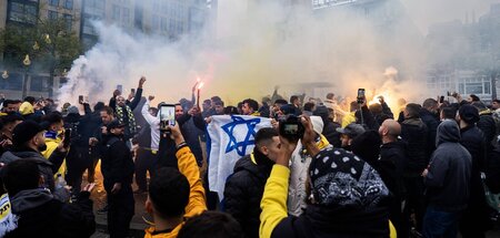 Die Maccabi-Hools in Amsterdam skandierten am Donnerstag unter a...