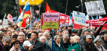 2410-friedendemo-27-3375.jpg