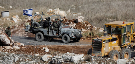 Hier weht schon die Fahne: Israelische Soldaten in Syrien am Mon...