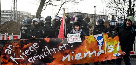 Bei der LL-Demo in Berlin wird jährlich gegen Krieg und Kapitali...