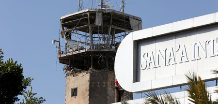 Beschädigter Kontrollturm am Flughafen von Sanaa (27.12.2024)