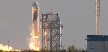 BlueOrigin_83300321.jpg