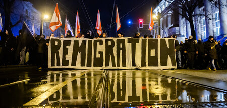 Rechte Zusammenschlüsse schreiben sich die Forderung nach massen...