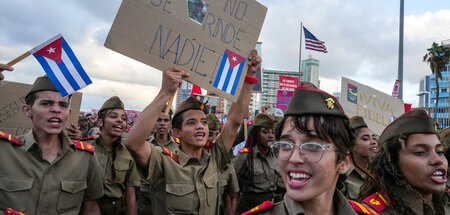 »Hier gibt keiner auf!« Protest vor der US-Botschaft in Havanna ...