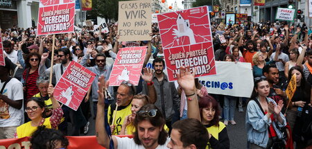 SPAIN-PROTEST-HOUSING.JPG