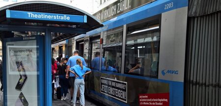 Straßenbahn in Bayerns Landeshauptstadt – mit Aufforderung zum E...