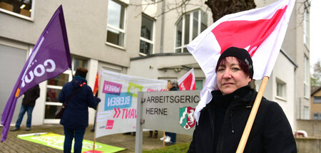 Nur Druck von der Straße hilft: Verdi-Mitglieder protestieren vo...