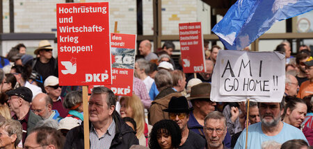 DKP auf dem Ostermarsch 2024 in Berlin