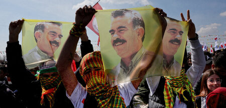 Kundgebung für PKK-Chef Öcalan auf einer Newroz-Feier in Istanbu...