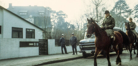 Berlin-Zehlendorf, 27. Februar 1975: Vor dem Haus des entführten...