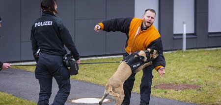 Studierende der Polizeischule Rothenburg führen den Einsatz von ...