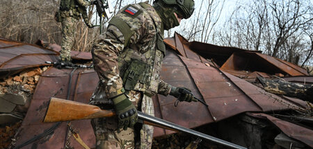 Die russische Armee erobert Stück für Stück des besetzten Gebiet...