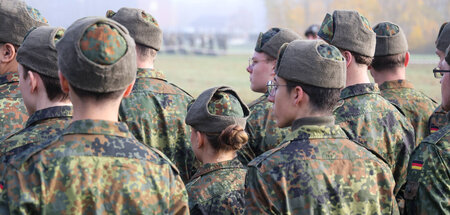 Sollen heil aus dem Krieg kommen, um für die Industrie produktiv... Sollen heil aus dem Krieg kommen, um für die Industrie produktiv...