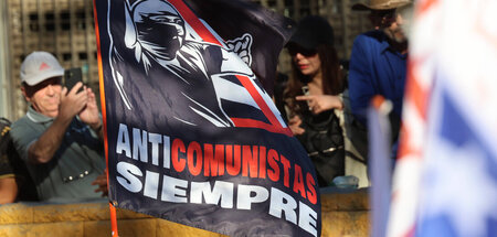 Gegen alles Linke: Banner während eines Wahlkampfauftritts des c... Gegen alles Linke: Banner während eines Wahlkampfauftritts des c...