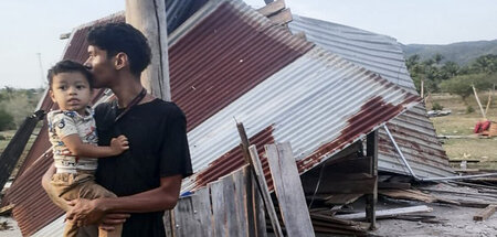 Immer wieder sehen sich die Bewohner des Tals Angriffen ausgeset... Immer wieder sehen sich die Bewohner des Tals Angriffen ausgeset...