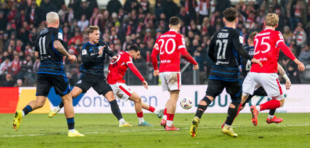 Mann für alle Fälle: Tolcay Ciğerci trifft für Energie Cottbus (... Mann für alle Fälle: Tolcay Ciğerci trifft für Energie Cottbus (...