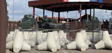 Die polnisch-belarussische Grenze ist bereits schwer befestigt, ... Die polnisch-belarussische Grenze ist bereits schwer befestigt, ...