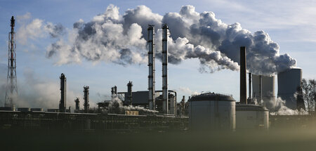 Noch rauchen die Schornsteine von Dow Chemical in Böhlen (15.12.... Noch rauchen die Schornsteine von Dow Chemical in Böhlen (15.12....